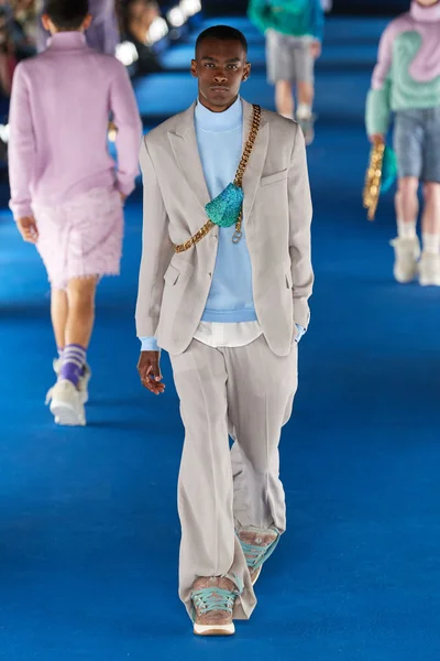 Look 13